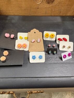 Lot of 12/Assorted Kids Floral & Novelty Earring Set -  lot 10